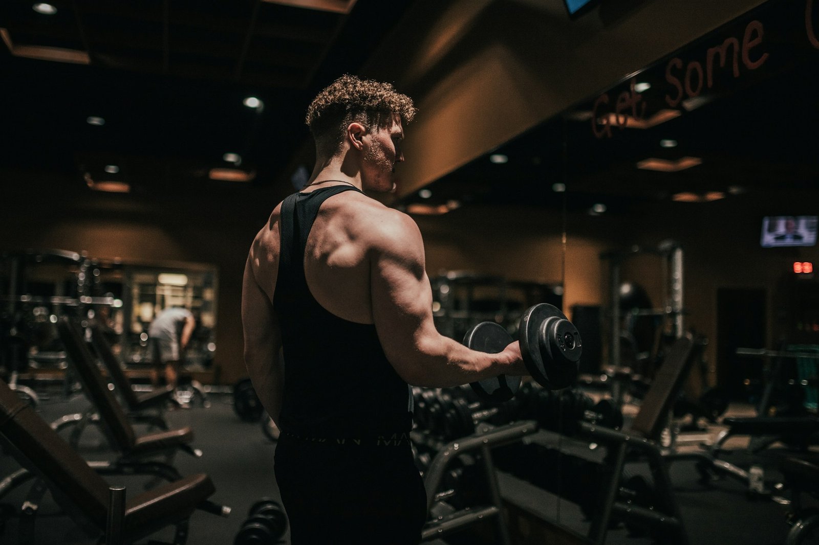 Entrenamiento de fuerza en el gimnasio